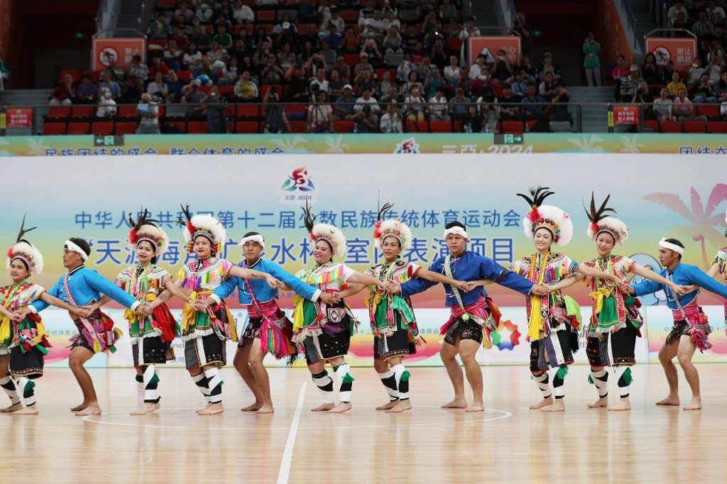 台湾少数民族代表团带来《年度风之涛》《原韵交响曲》2个表演项目 郭卫平尹丽波林江义共同观看 时政要闻 第1张-民族画报