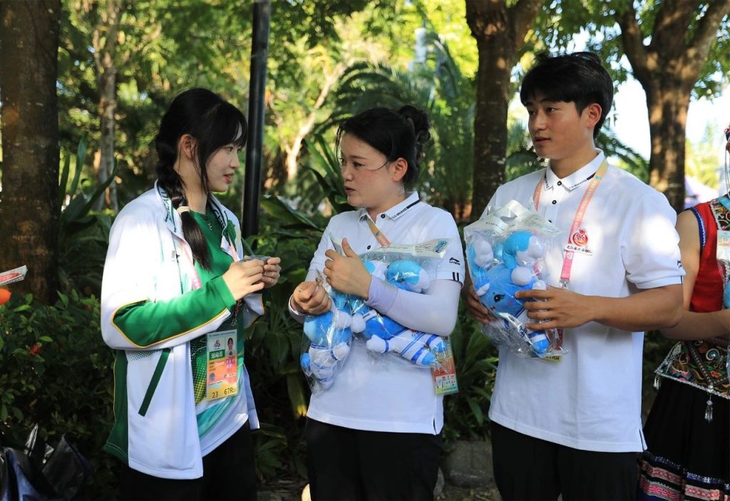 第十二届全国少数民族传统体育运动会民族大联欢在三亚举行 郭卫平尹丽波参加活动 时政要闻 第4张-民族画报